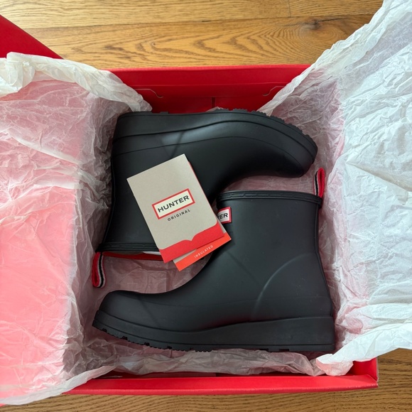 LIKE NEW Hunter Women's PLAY™ Short Rain Boots in Black (Size US 6 / EU 37) - Picture 13 of 14